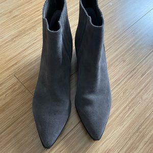Marc Fisher Booties Size 8 Low heel flat suede gray